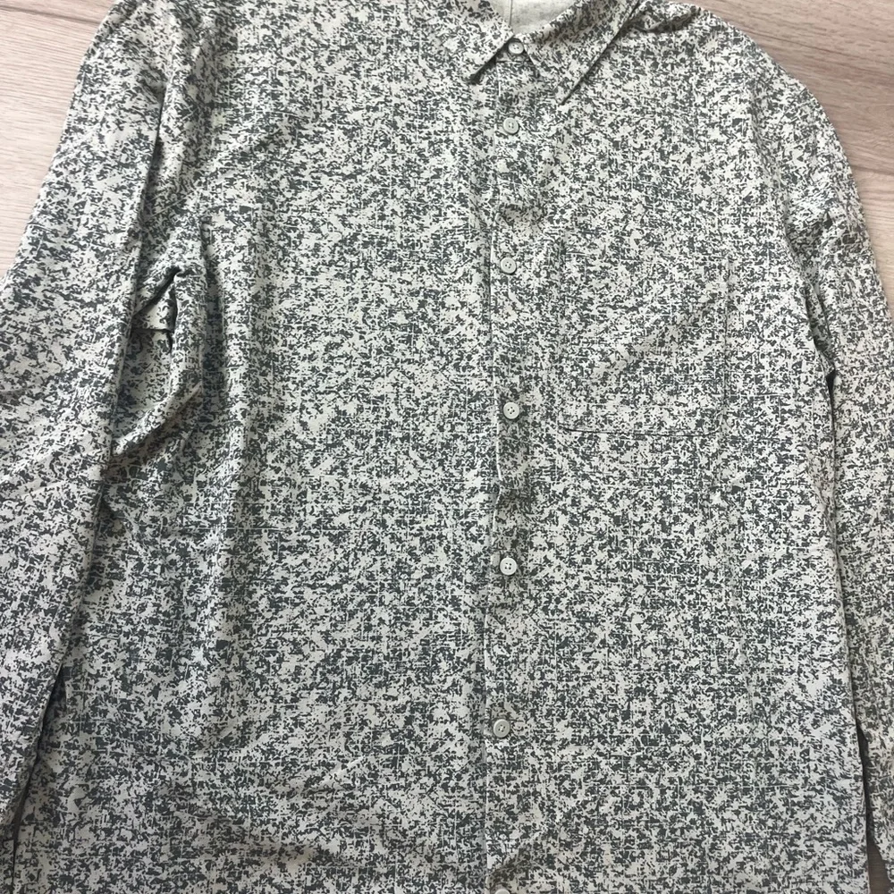 Lululemon Men's Patterned Shirt grayish green color size L - Picture 2 of 6